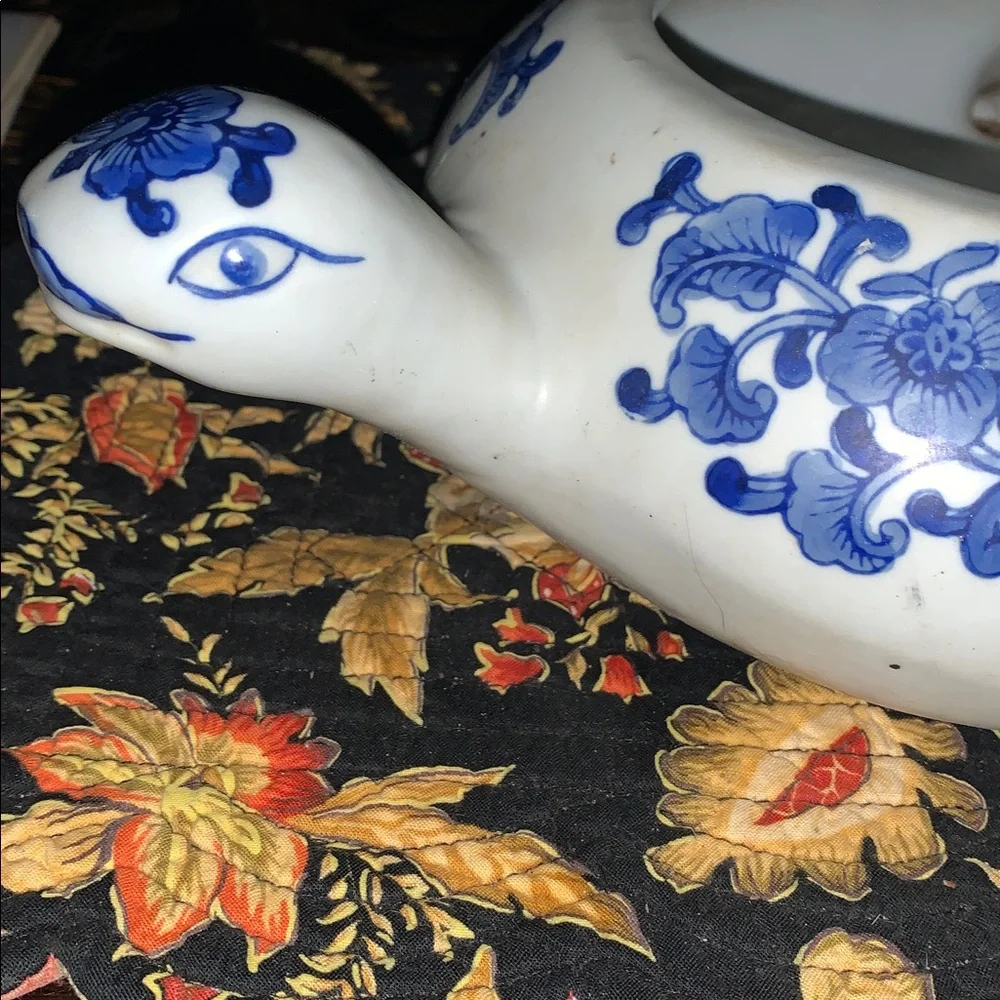 Ceramic turtle to plant or put something in